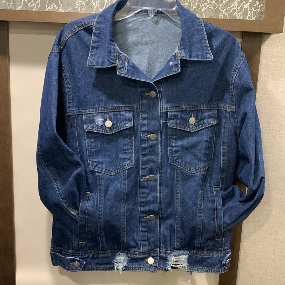 Denim distressed Jacket Women’s Sz 1X Button down 6-Pocket Classic For all Ages - Picture 3 of 9